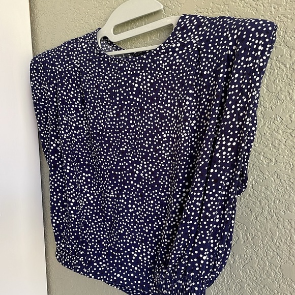 CLOSET CLOSING Express crop top, shoulder pads & keyhole back elastic waist  XS - Picture 3 of 9